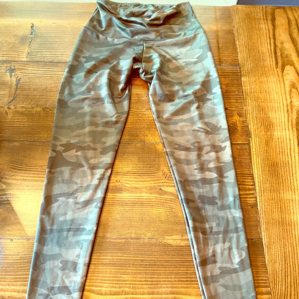 Onzie camo tight